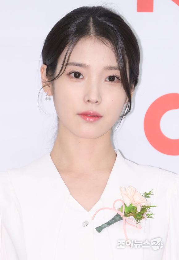 [잡담] 아이유 최근 피부 미쳤다 | 인스티즈