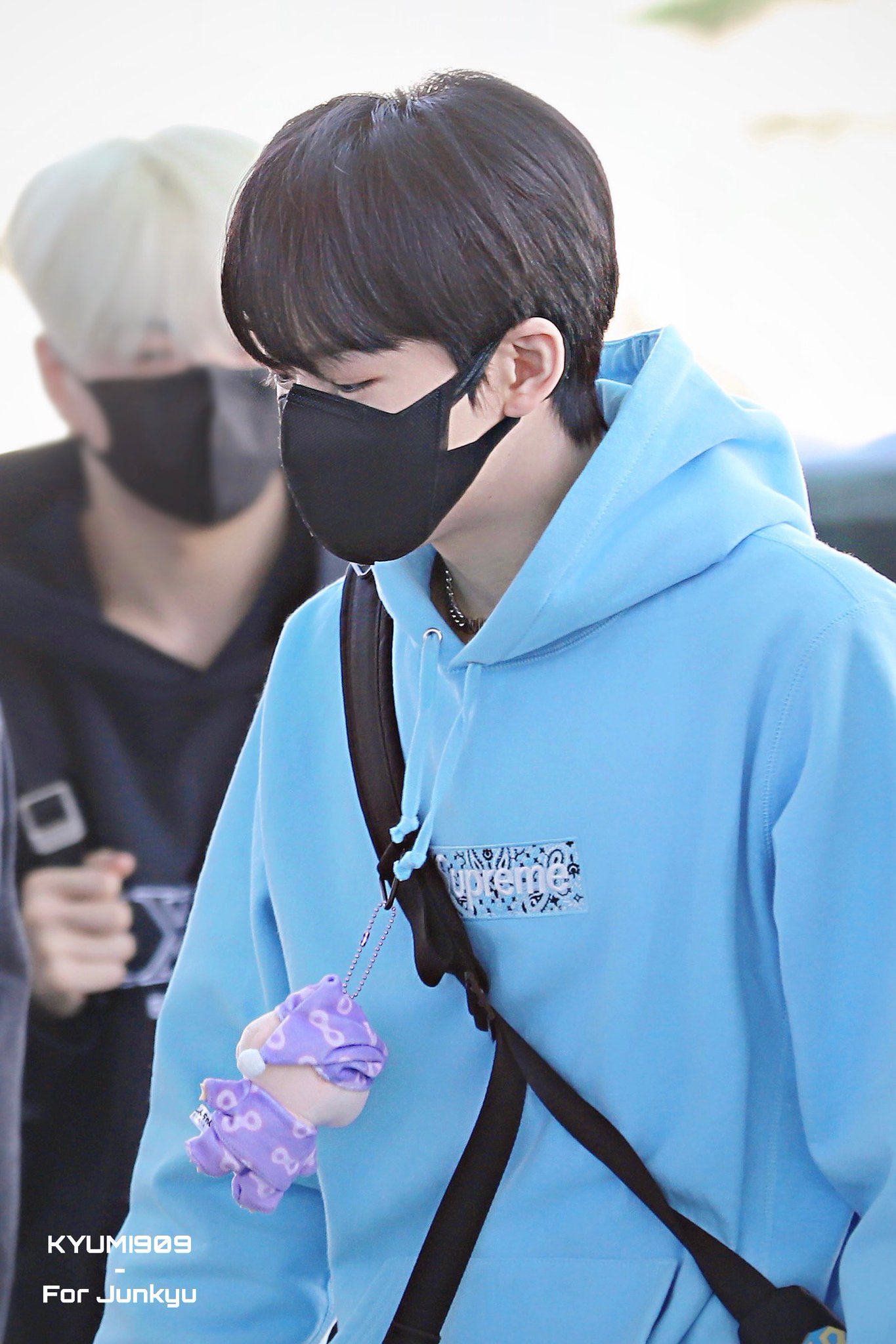 [잡담] 트레저 준규 공항패션 뭐 입고 나올지 트메들 예상 적중한거 넘 귀여웤ㅋㅋㅋㅋㅋ | 인스티즈