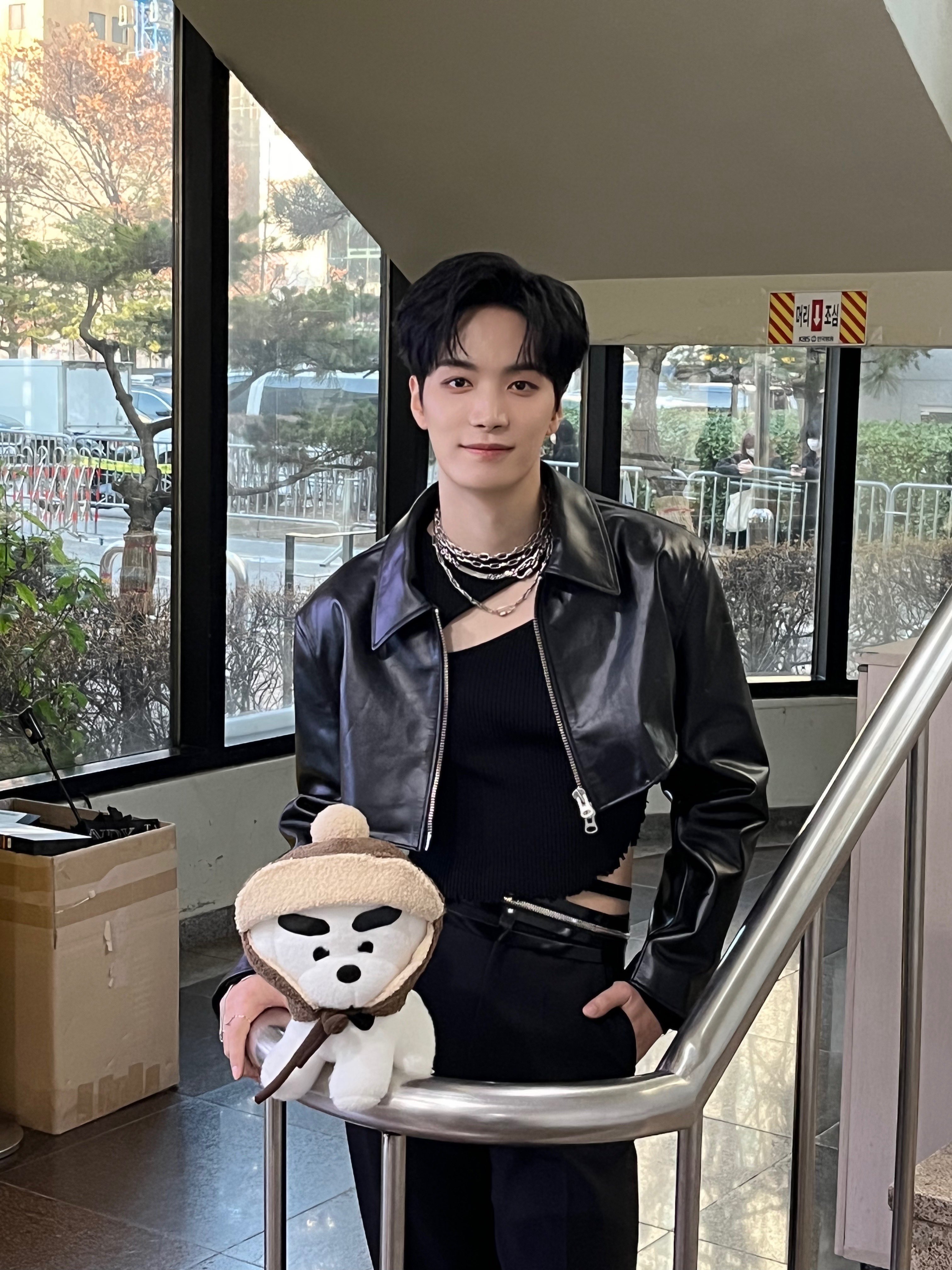 [잡담] 김종현 허리 무슨일이야 | 인스티즈