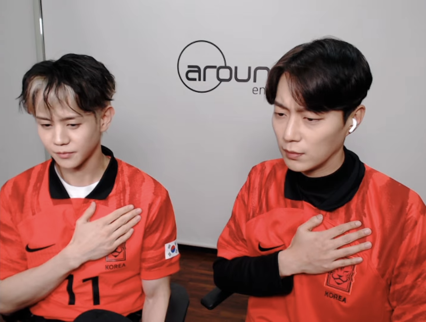 [잡담] 어제 축구 애국가 나올때 윤두준 양요섭 웃겨죽겠음 | 인스티즈