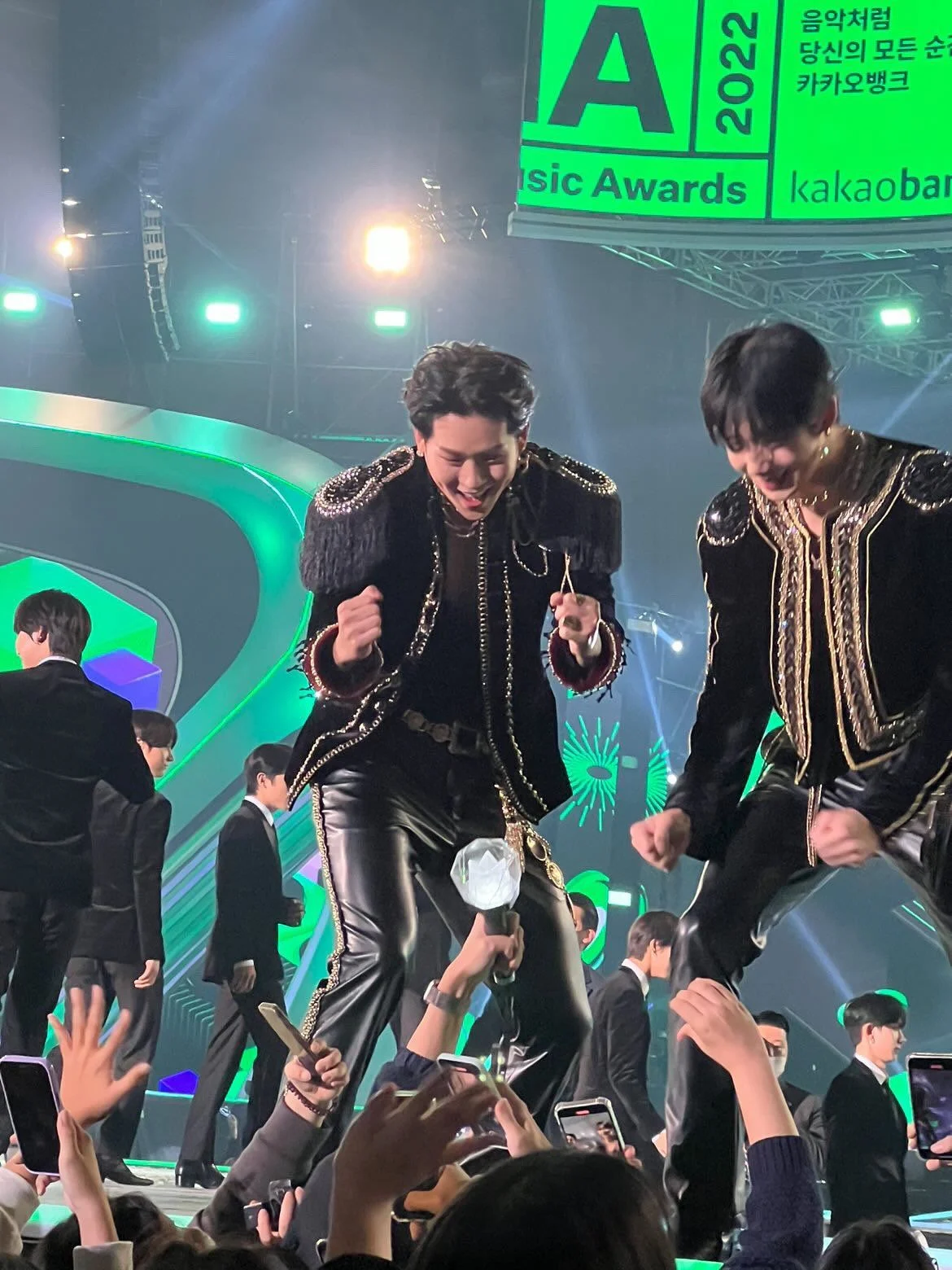 [잡담] 몬엑 무대 그냥 개상남자로 해놓고선 팬들에겐 이런다... | 인스티즈