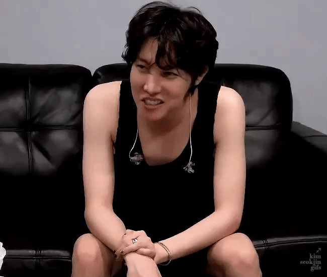 [잡담] 방탄 제이홉 나시에 반바지는 좀 ; | 인스티즈