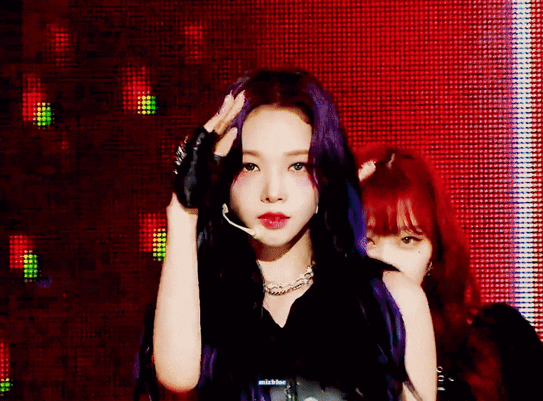 [잡담] 여돌컨셉 중에 이런 홀리는 느낌 너무 좋아 | 인스티즈