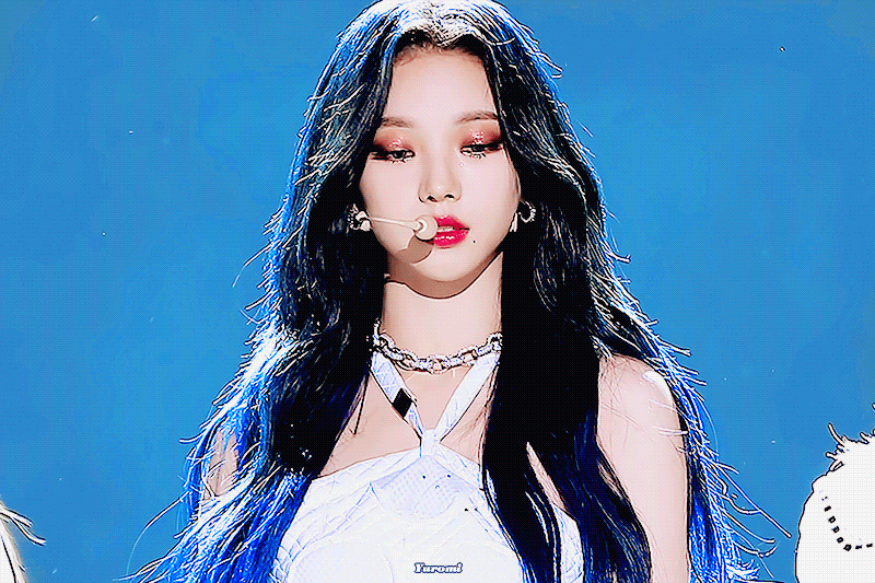 [잡담] 수지랑 카리나 둘다 이런 컨셉 찰떡이구나 | 인스티즈