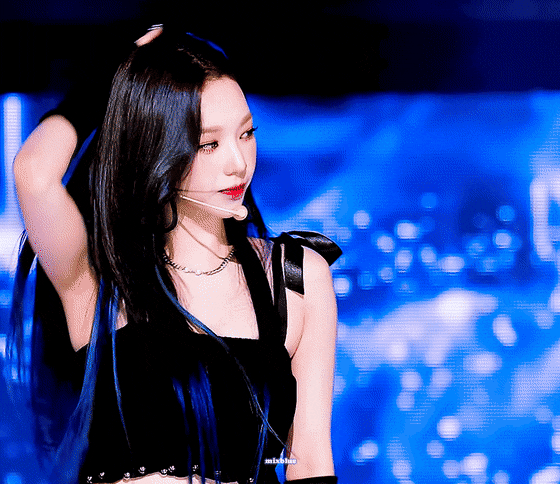 [잡담] 여돌컨셉 중에 이런 홀리는 느낌 너무 좋아 | 인스티즈