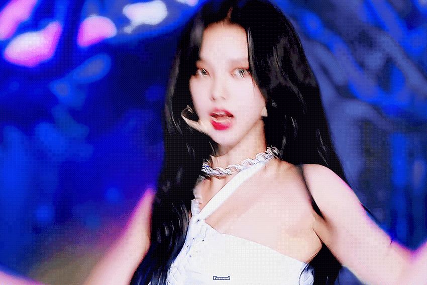 [잡담] 수지랑 카리나 둘다 이런 컨셉 찰떡이구나 | 인스티즈