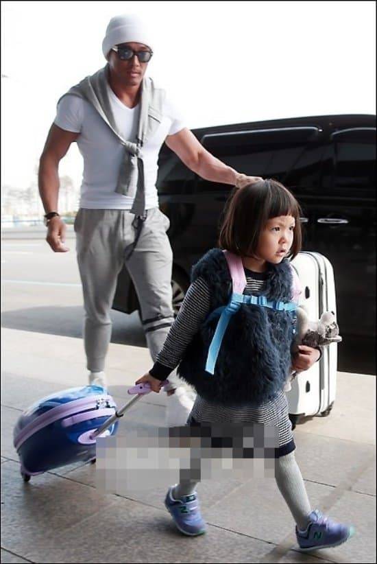 ???: 오토상… 어디가는거에요??? | 인스티즈