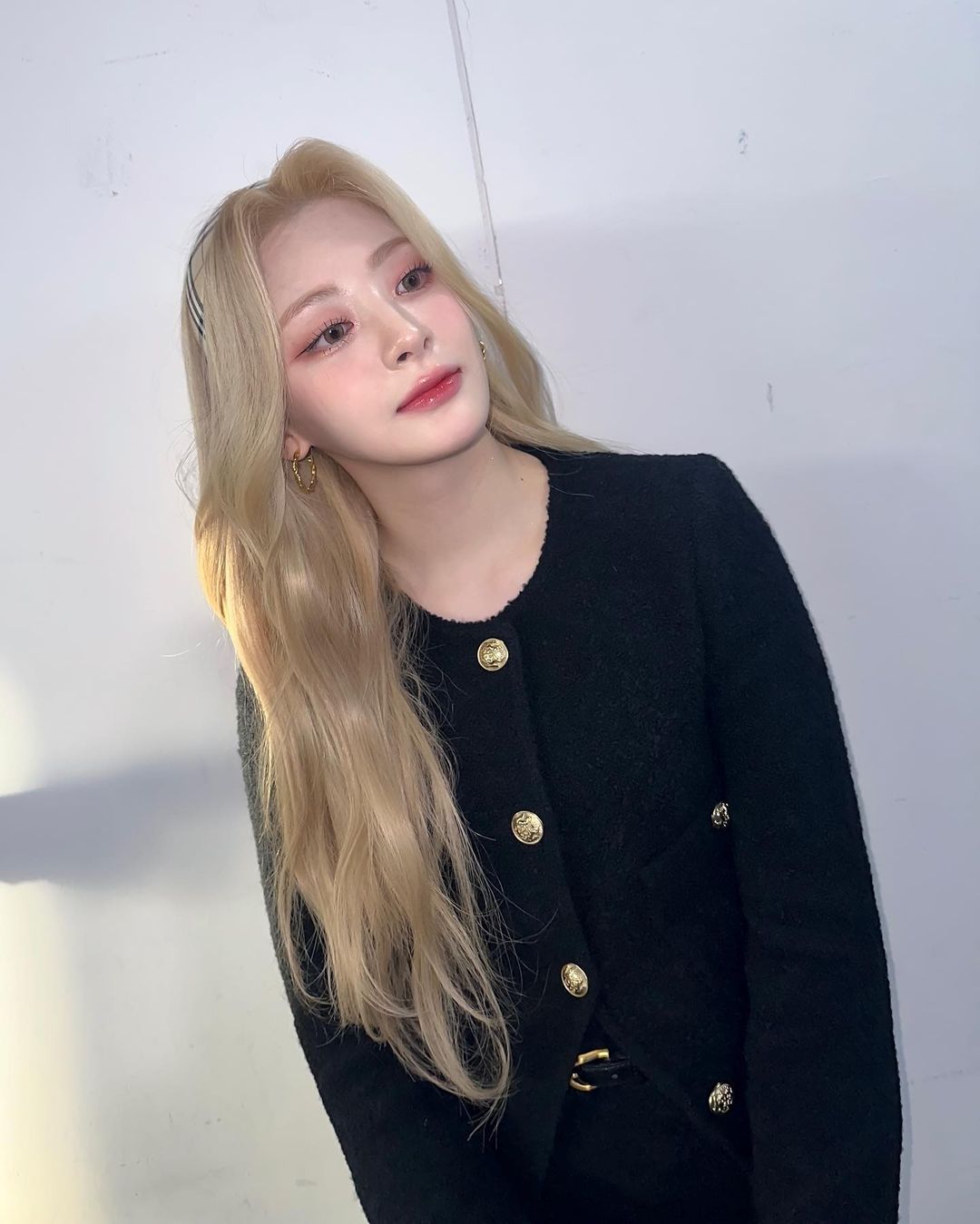 [잡담] 와 세은 이 사진 진짜 공주같어.. 엄청 하얗고 | 인스티즈