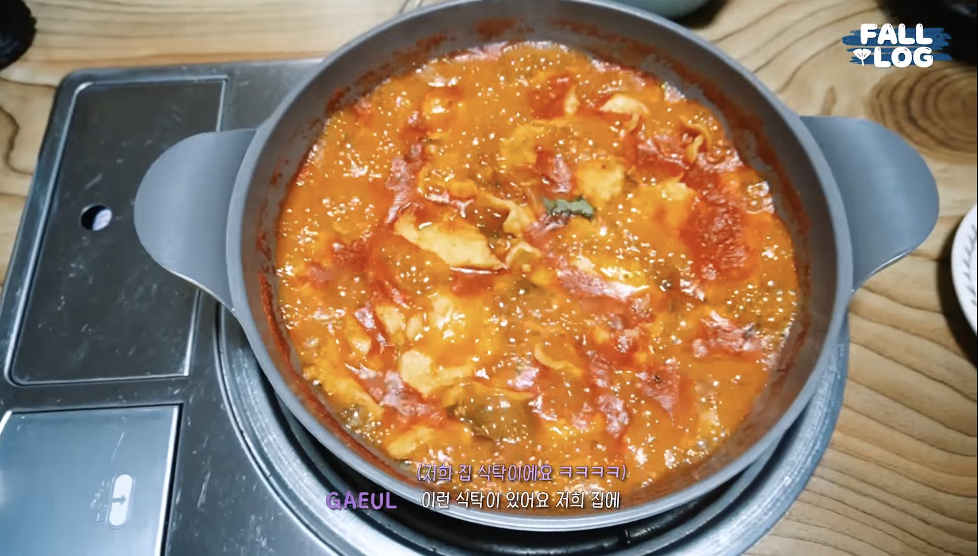 [잡담] 아이브 가을 집에 업소용 식탁 있는거 부럽다 | 인스티즈