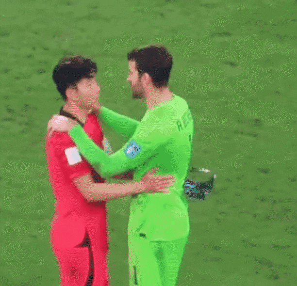 손흥민 포옹 잘못 배웠다는거 왤케 웃기냩ㅋㅋㅋㅋㅋㅋ | 인스티즈