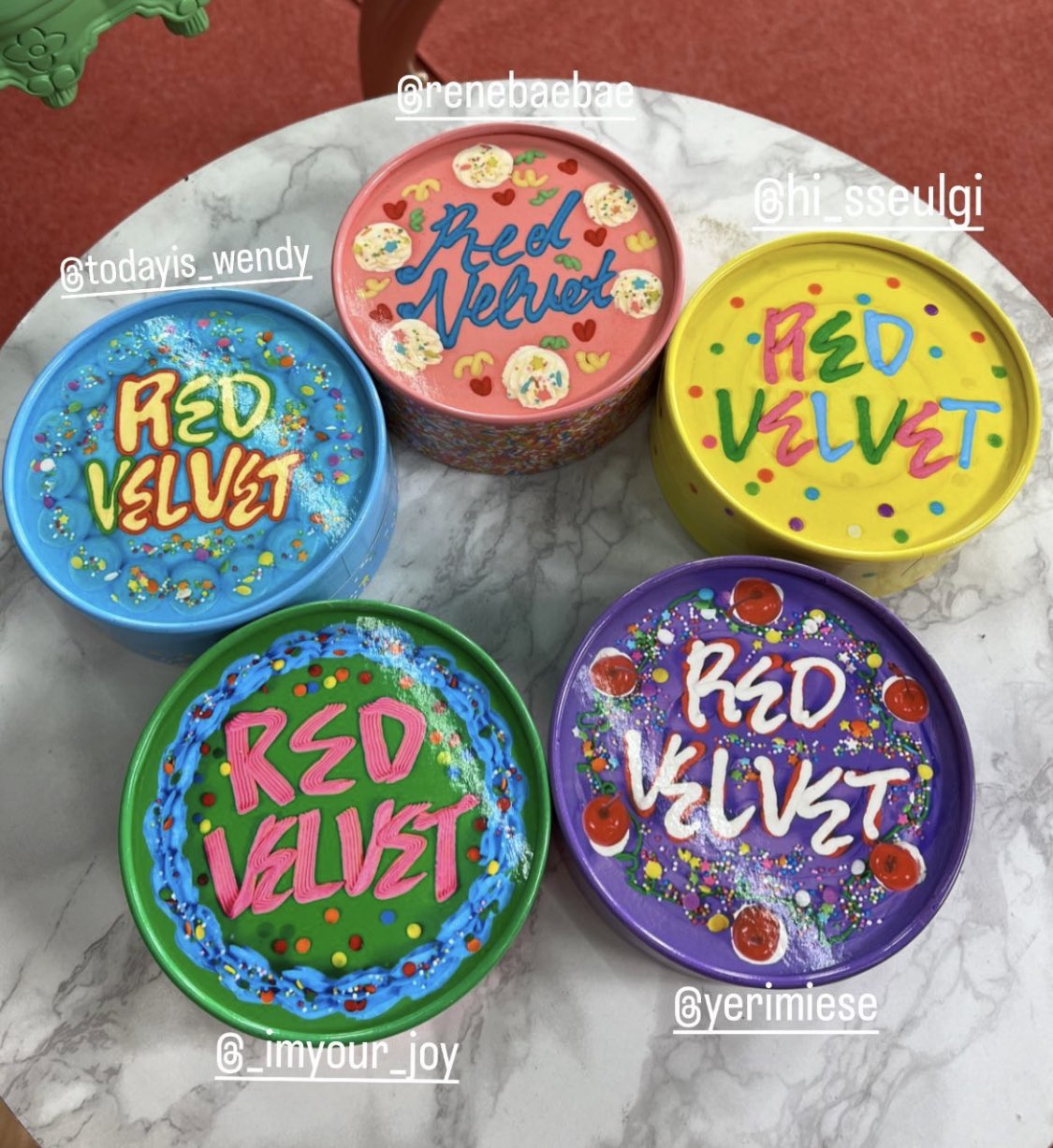 [잡담] 레벨 케이크 앨범 아이린만 폰트 다르던데 | 인스티즈