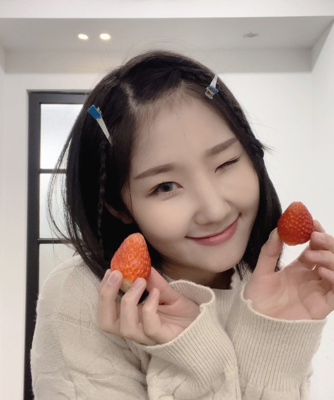 [잡담] 딸기샤나 포카로 줬으면 좋겠다 | 인스티즈