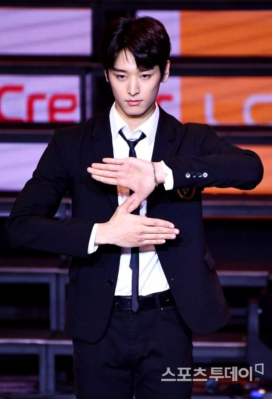 [잡담] 더보이즈 데뷔 쇼케에서 얼레벌레 하는거 귀여움ㅋㅋㅋㅋ | 인스티즈