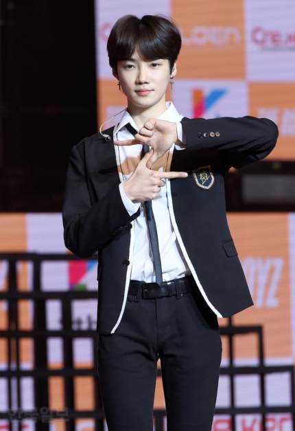 [잡담] 더보이즈 데뷔 쇼케에서 얼레벌레 하는거 귀여움ㅋㅋㅋㅋ | 인스티즈