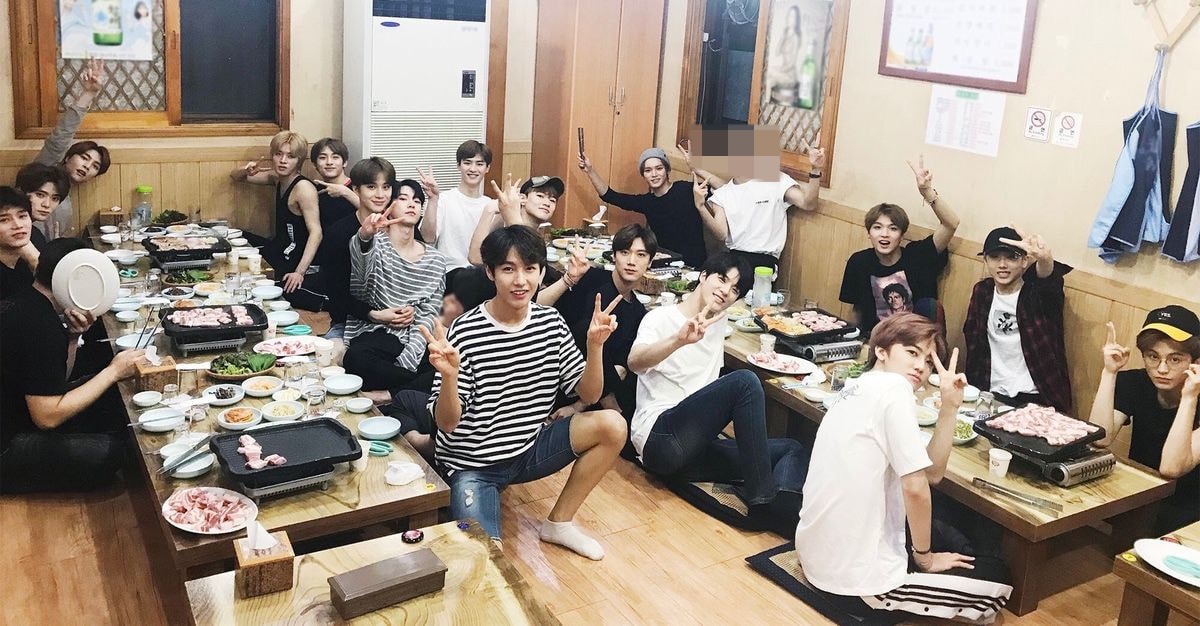 [잡담] 이거 엔시티 예전 회식사진인데 킬포가 몇개야 | 인스티즈