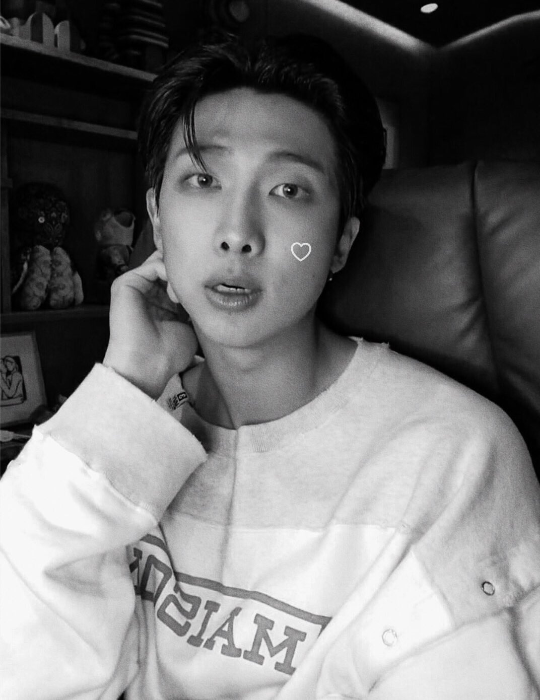 [잡담] 방탄 알엠 진짜 멋지게 생겼다는 말이 딱인 듯 | 인스티즈