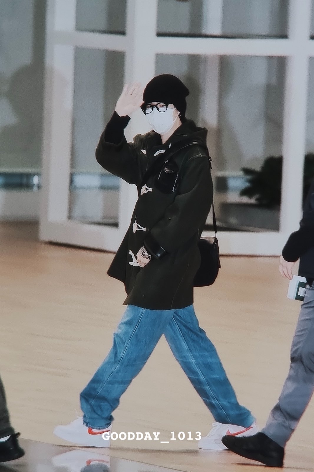 [잡담] 오늘 지민 출국 착장 너무 귀여움 | 인스티즈