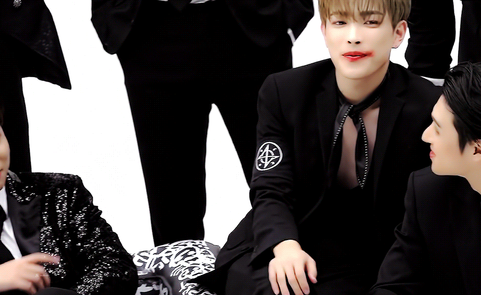 [잡담] 웃다가 표정 싹 변하는 거 개좋다 | 인스티즈