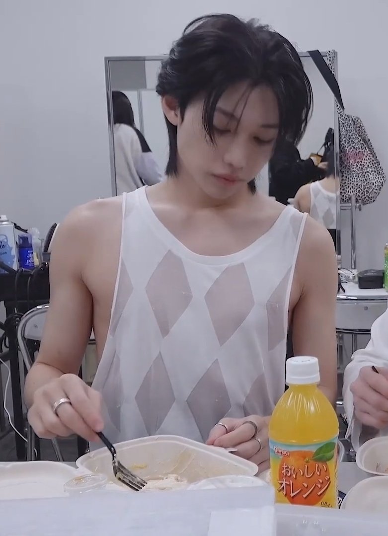 [잡담] 용복아기 쇄골이 이쁘다 | 인스티즈