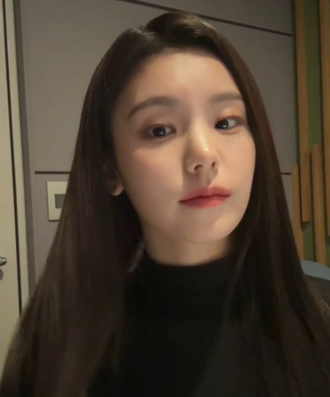 [잡담] 예지 방금 브이앱 했는데 | 인스티즈