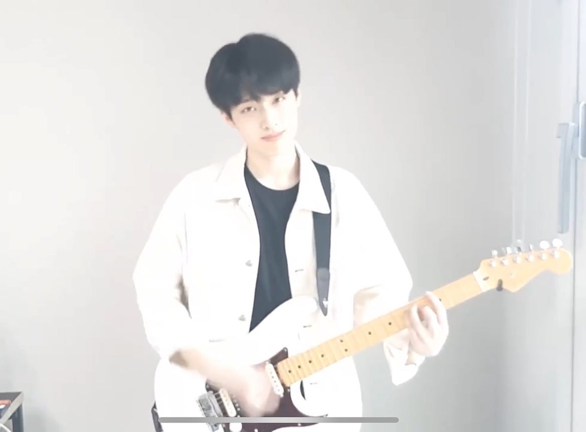 [잡담] 이 얼굴로 나중에 커서 직장인 밴드나 하려고 했다는게 | 인스티즈