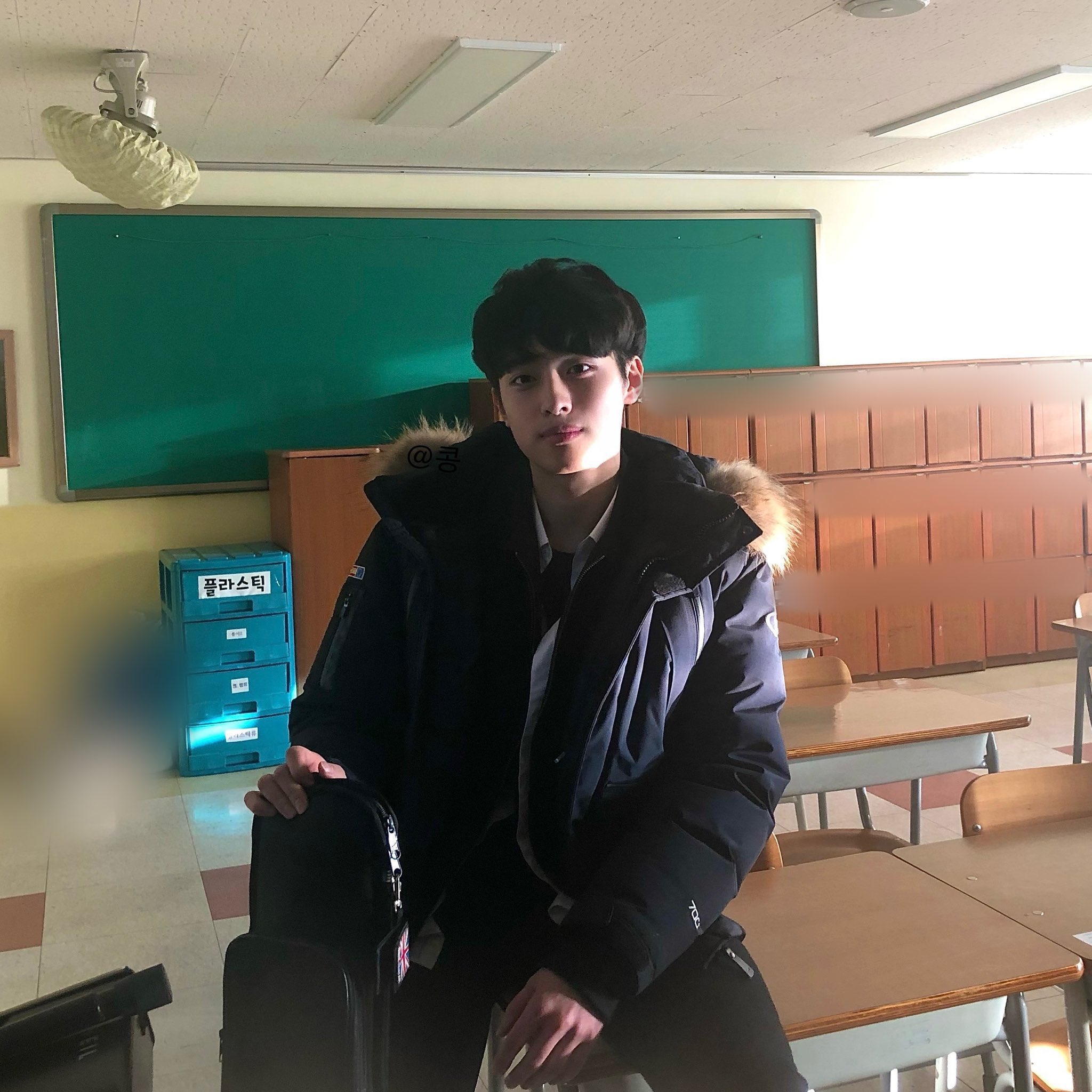 [잡담] 이 얼굴로 나중에 커서 직장인 밴드나 하려고 했다는게 | 인스티즈