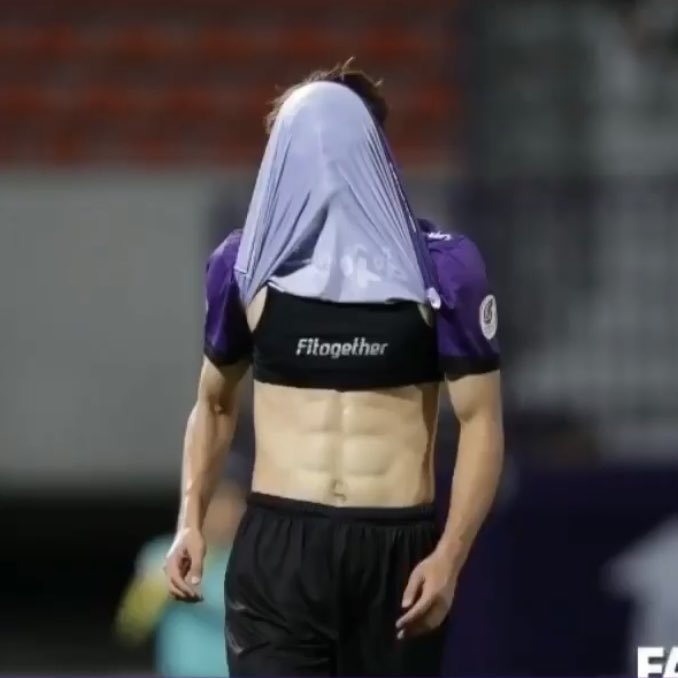 [잡담] 조규성 복근 진짜 예쁘게? 반듯하게? 생기지 않음??? | 인스티즈