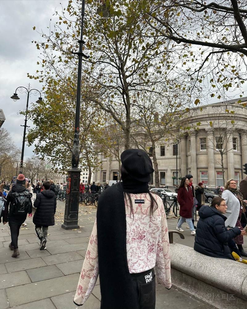 런던에서 배레모 모자 쓴 블랙핑크 제니.jpg | 인스티즈