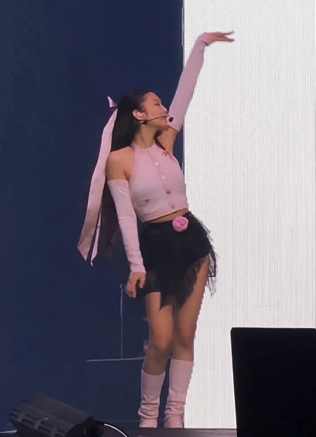 [잡담] 자고 일어나면 제니 파리day2 유앤미 사진 올라와있었음 좋겠다 - 인스티즈(instiz) 연예 카테고리