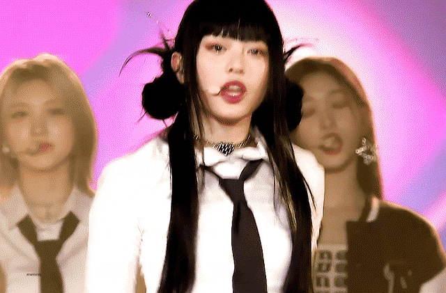 [잡담] 뉴진스 하니는 이런 씹뜨억 같은 머리가 왤케 잘어울림 | 인스티즈