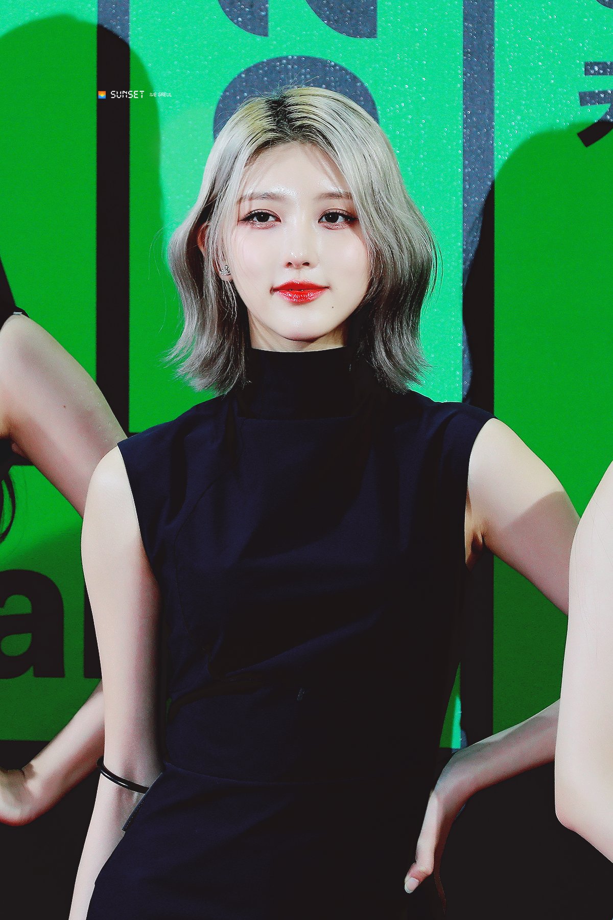 [잡담] 가을이 흑발 전 헤어도 너무 잘어울렸는데 | 인스티즈