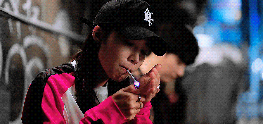 [잡담] 비흡연자인데 흡연짤 보는 건 괜찮은 사람 있니 | 인스티즈