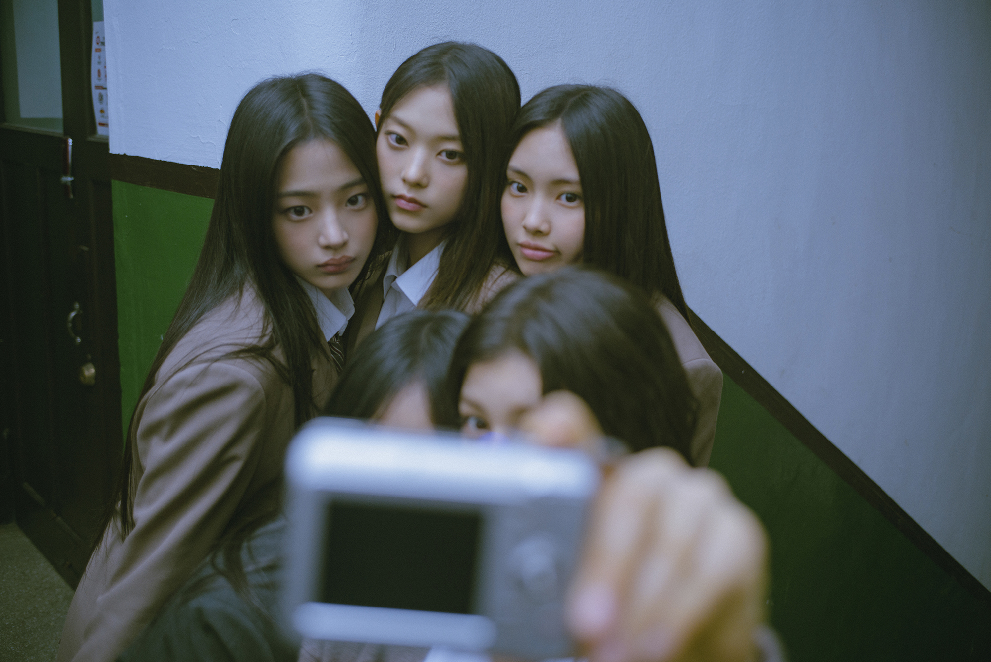 [잡담] 뉴진스 컨포 47장 올라왔는데 개취로 맘에 드는거만 가져옴 | 인스티즈