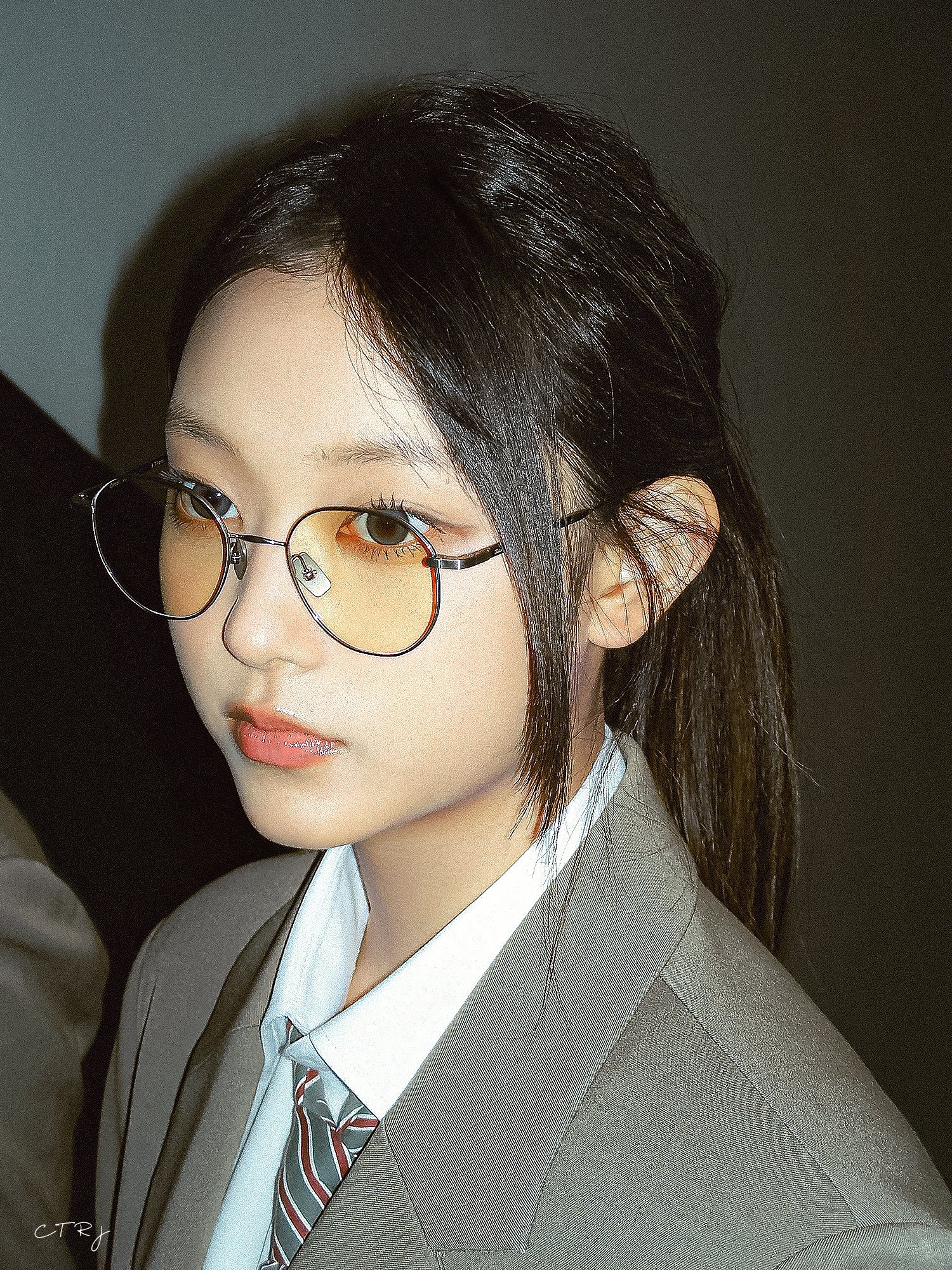 [잡담] 뉴진스 해린이 이 사진 뭔가 전교 2등 같음 | 인스티즈