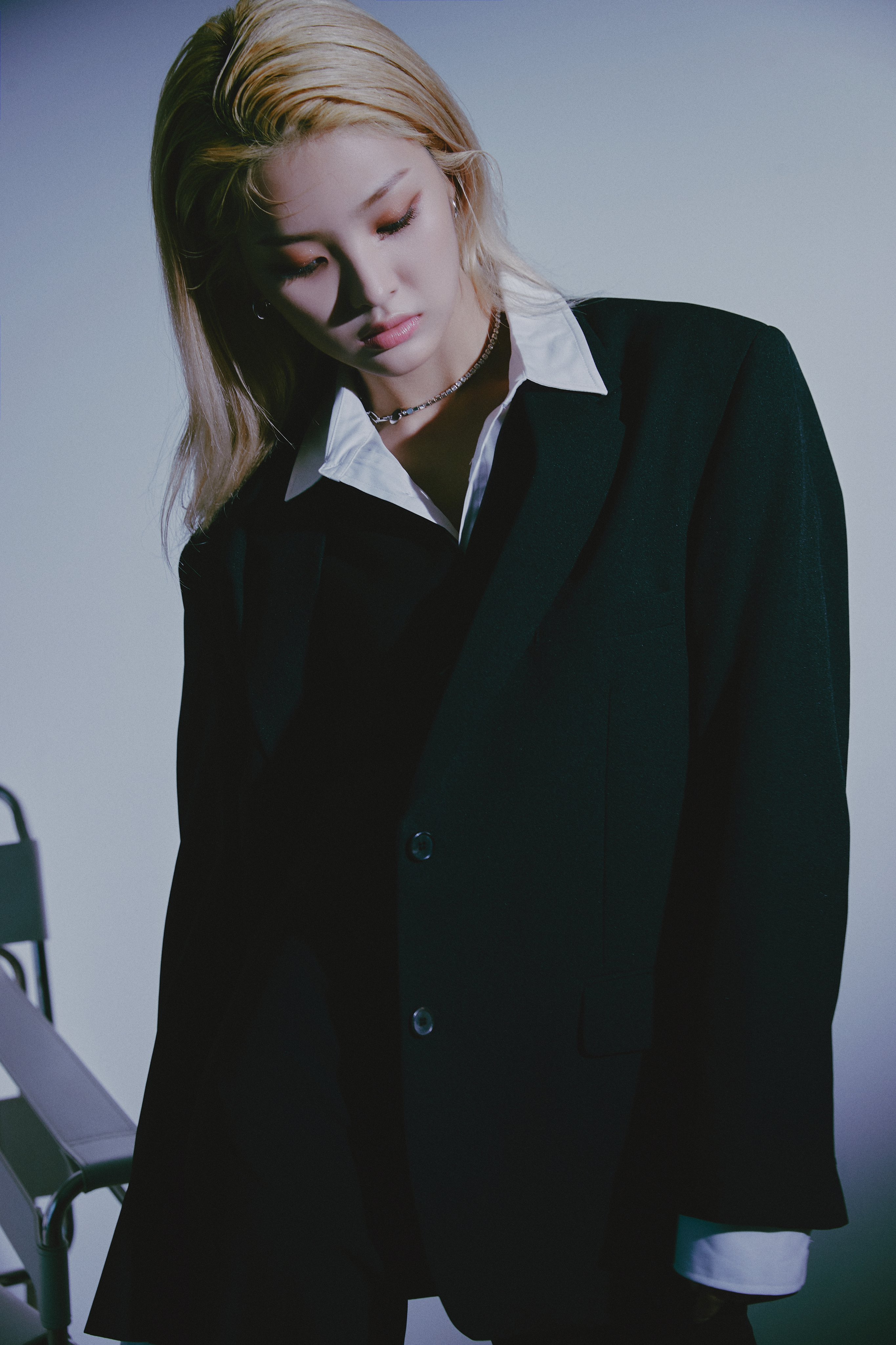 [잡담] 라잇썸 상아 수트 되게 잘어울리는거같애 | 인스티즈