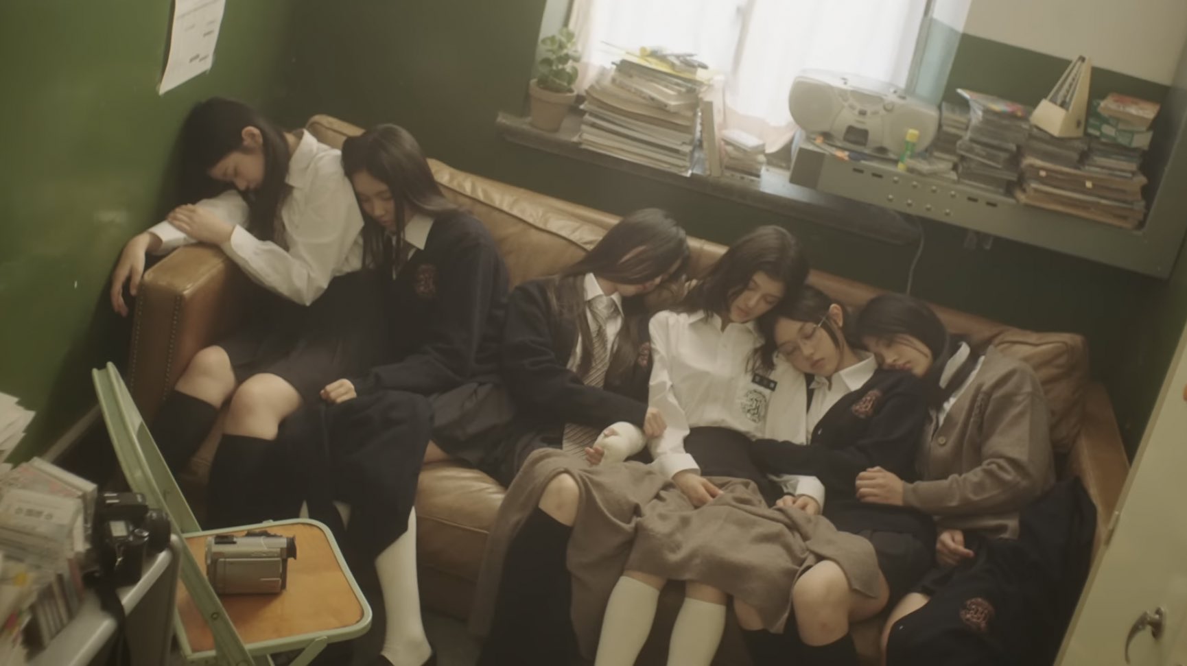 [잡담] 뉴진스 뮤비 여기 연출 진짜 너무 슬픈거 아니냐고... | 인스티즈