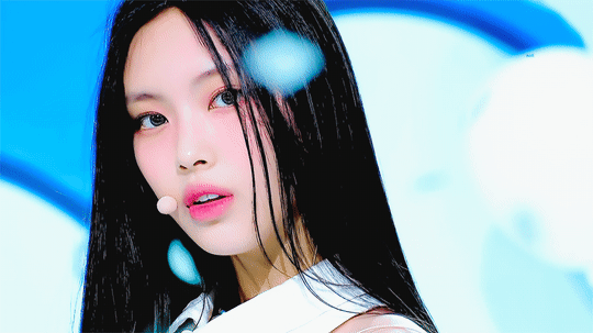 [잡담] 뉴진스 뮤비에 박지후 섭외한거 일부러 얼굴합 생각한걸까 | 인스티즈