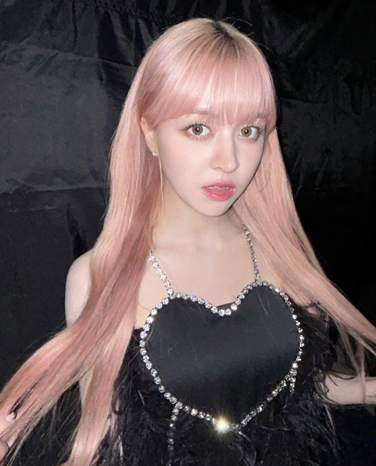 [잡담] 와 릴리 핑머 긴머리 셀카 댕예뻐.. | 인스티즈