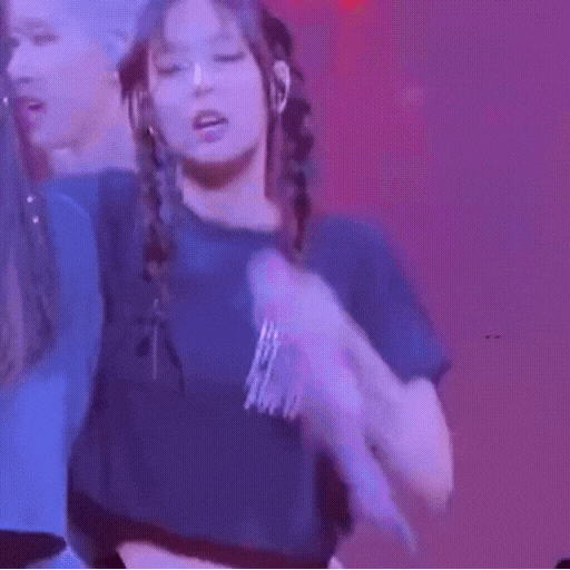 [잡담] 아 제니 오늘 웬즈데이 여주 머리했는데 개귀여워 | 인스티즈