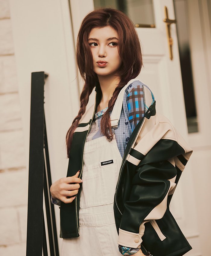 [잡담] 뉴진스 무신사 콜라보했는데 이미지 왤케 달라 | 인스티즈