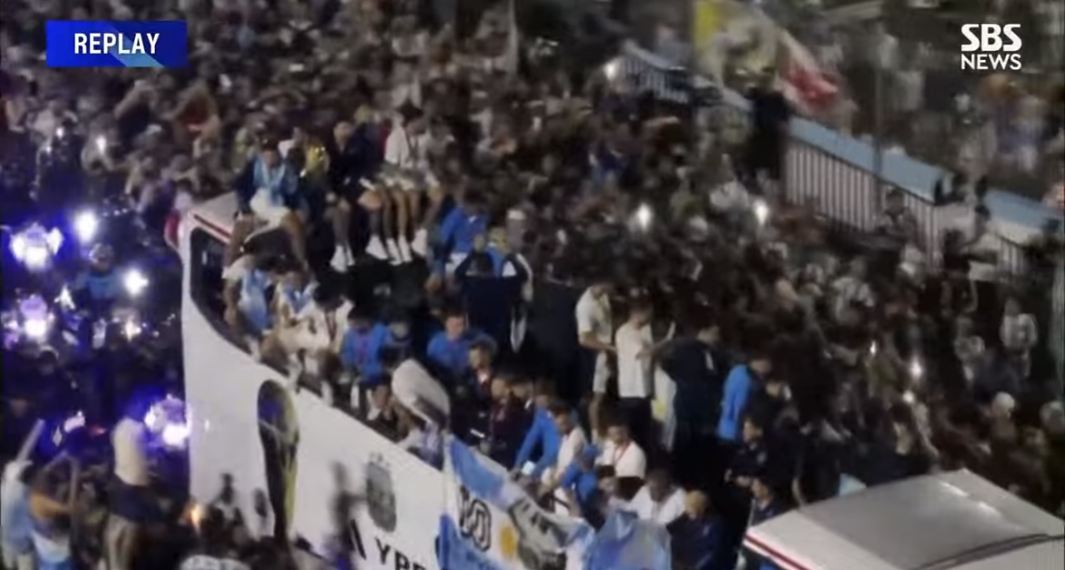 [잡담] 옴마야 아르헨티나 국대선수들 카퍼레이드하는거ㅋㅋㅋ | 인스티즈