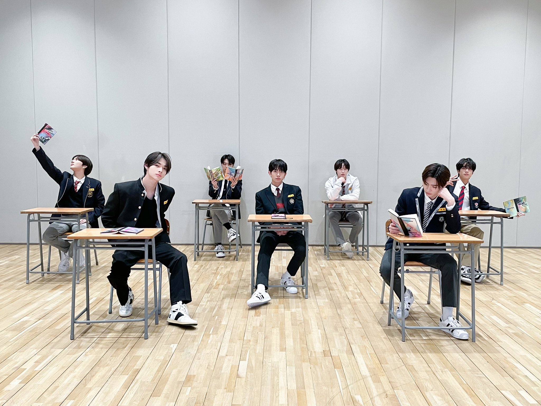 [잡담] 엔하이픈 회사는 교복에 미쳤다(좋은뜻) | 인스티즈