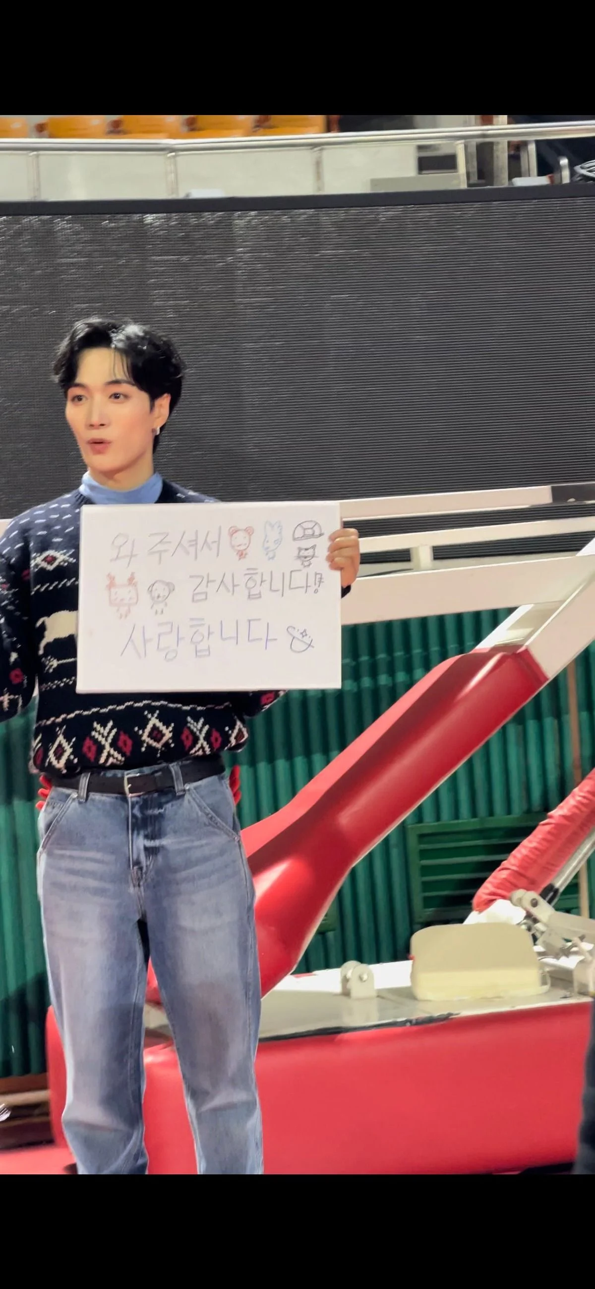 [잡담] 내돌은… 콘서트끝나고.. 배웅도해주고.. 스케치북이벤트도 해준다?? | 인스티즈