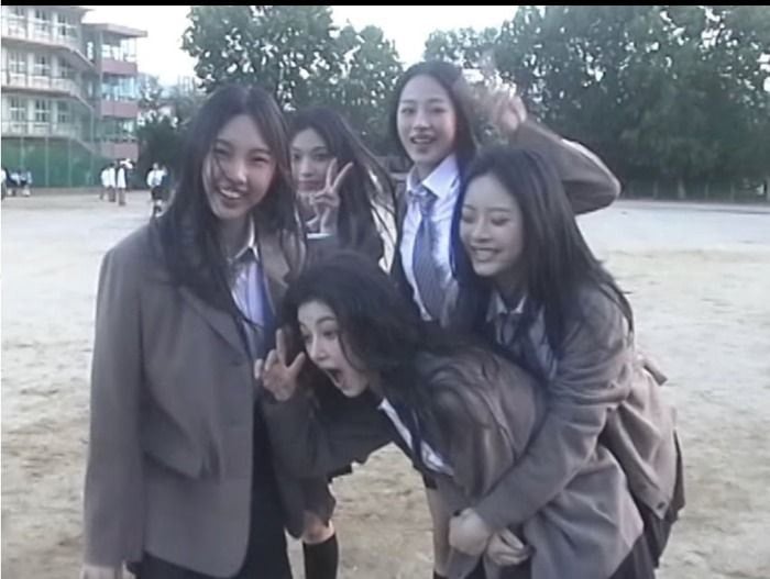 [잡담] 뉴진스 디토 뮤비 표절 논란 감독 피드백 | 인스티즈