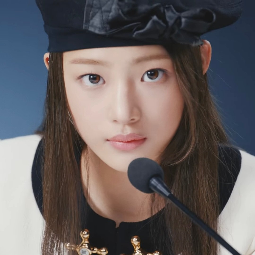 [잡담] 김민지 베레모 움짤 떴다고요....... | 인스티즈