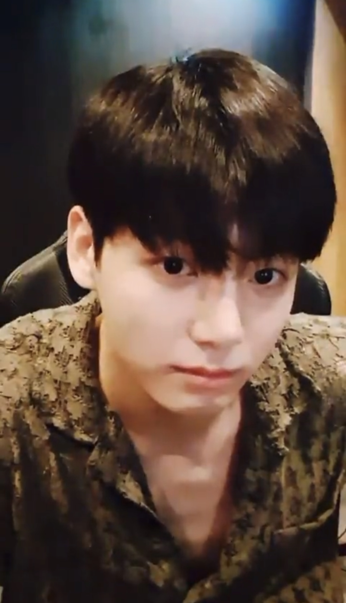 [잡담] 정국이 막 캡쳐했는데 사춘기 시절 보임 | 인스티즈