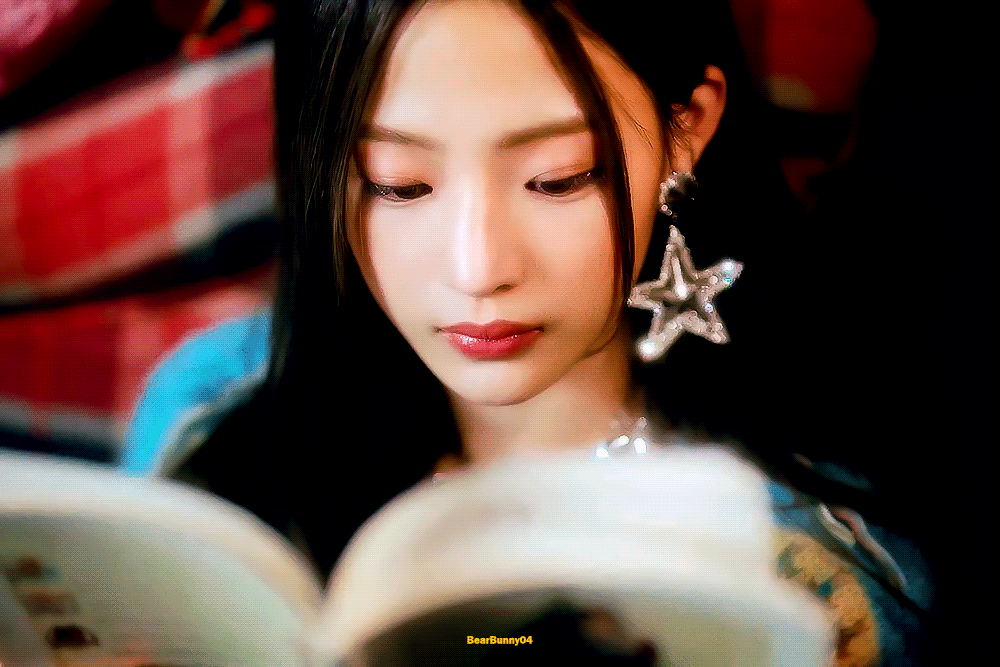 [잡담] 뉴진스 홀리데이 영상 민지 너무 예뻐 세상에 | 인스티즈