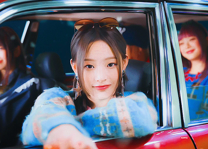 [잡담] 뉴진스 홀리데이 영상 민지 너무 예뻐 세상에 | 인스티즈