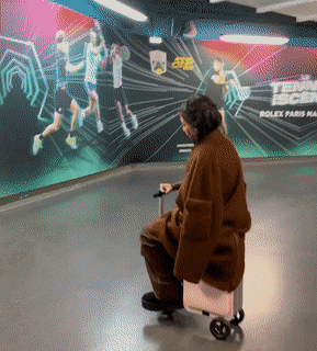 [잡담] 캐리어 타고 다니는 데 맛들린 블랙핑크 멤버들ㅋㅋㅋㅋ | 인스티즈