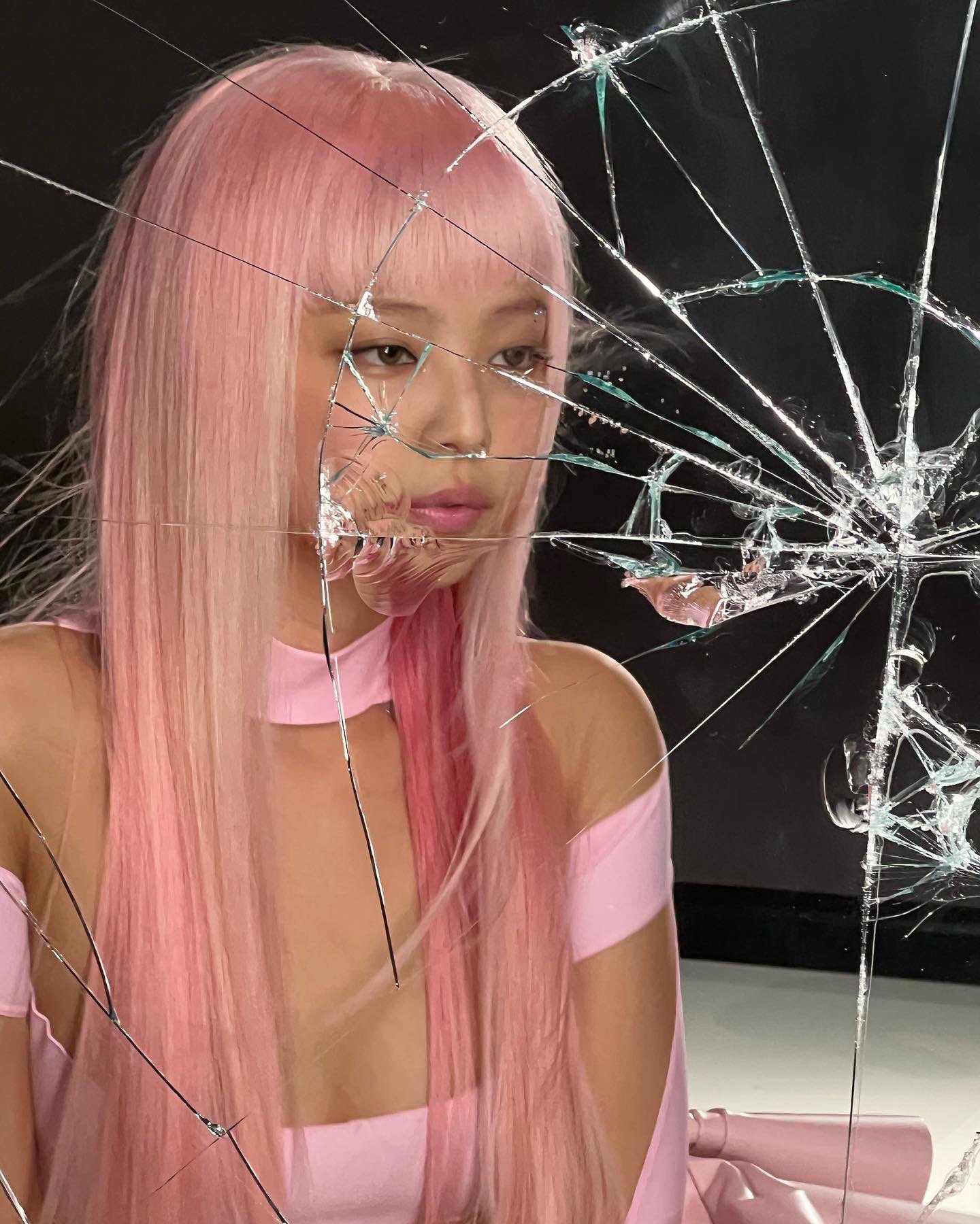 [잡담] 제니 앞머리 기념 풀어보는 사진 | 인스티즈